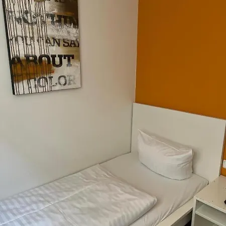 S16 Kapslový hotel *